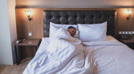 Auch der Bettrahmen hat Einfluss auf unsere Schlafqualität