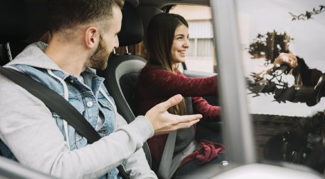 Wie sitzen Fahrer «richtig» im Auto?