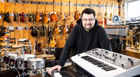 Seit über 20 Jahren im Takt: Remo Derungs über sein Musikgeschäft in Ilanz