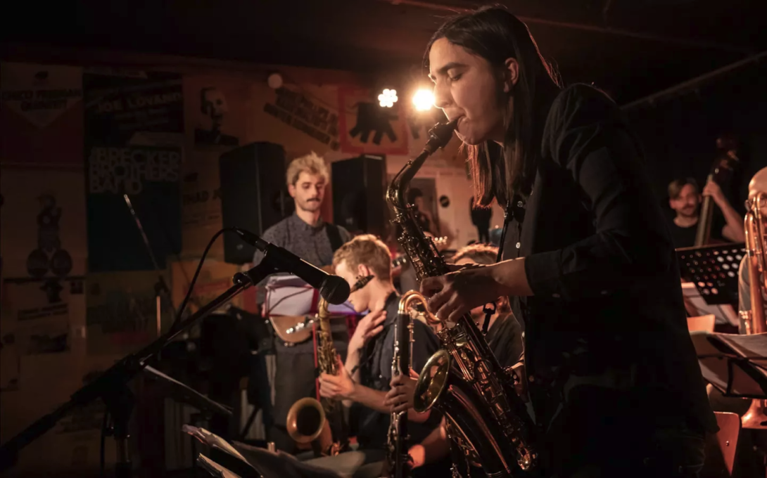 Partys auf dem Berg, Kino und Jazz im Tal