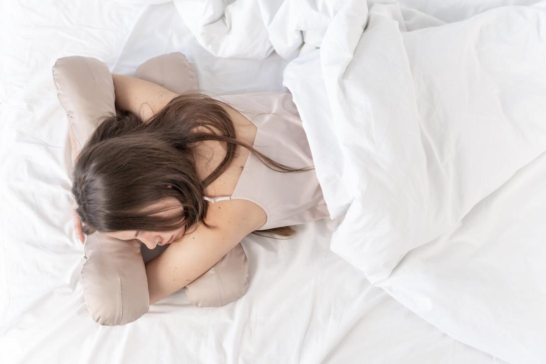 Auf dem Bauch schlafen – ja oder nein?