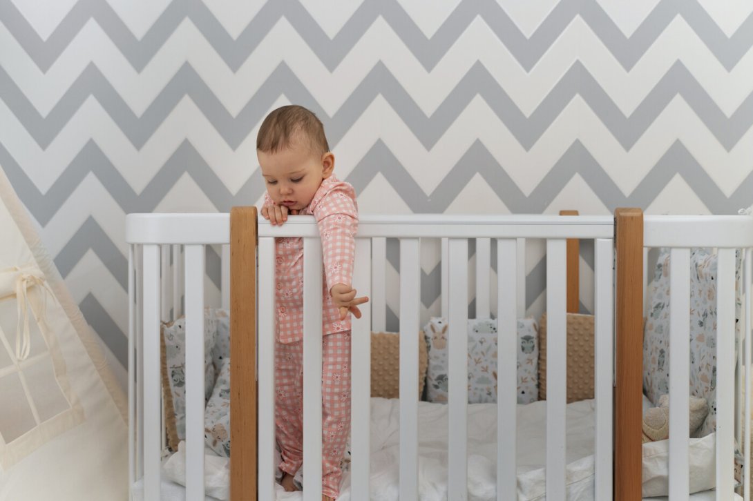 Worauf bei Betten für Babys geachtet werden sollte